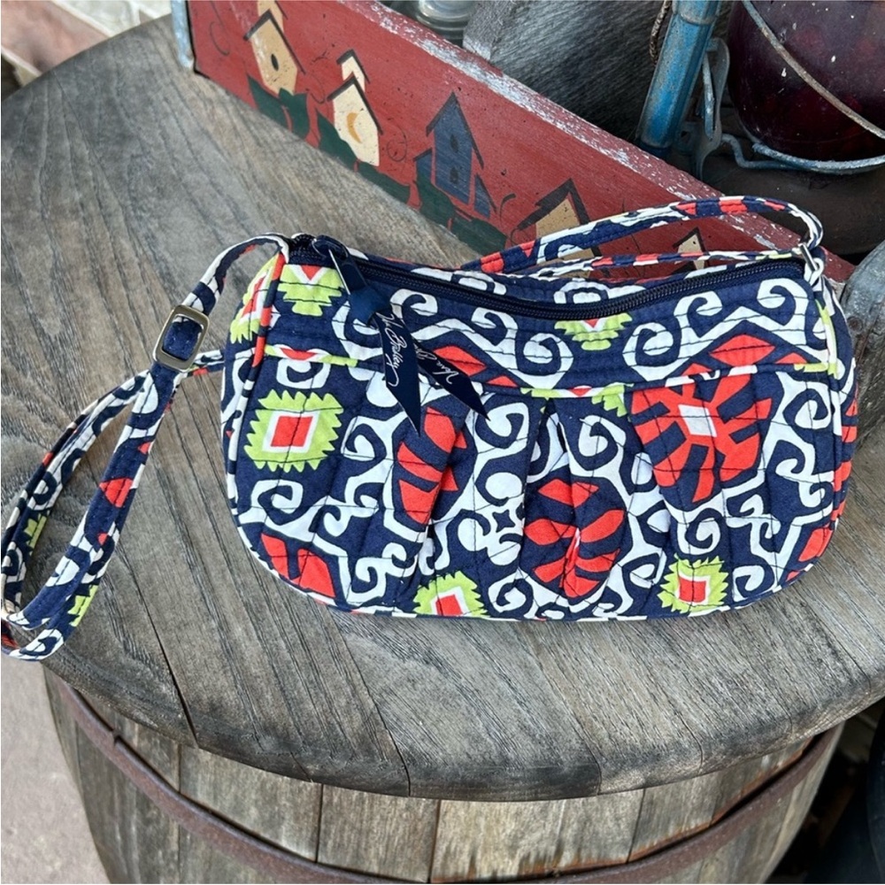 Vera‎ Bradley Sun Valley Pattern Frannie Crescent Crossbody Bag